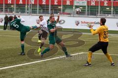 Audi Schanzer Amateur Cup 2022 -  Halbfinale 1 - SV Denkendorf - TSV Hohenwart - Leon Sedlmair weiss Hohenwart - Fabian Hunsdorfer links grün Denkendorf - Andreas Lochner grün Denkendorf - Marco Freund Torwart Denkendorf - Foto: Jürgen Meyer