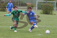 Kreisliga - Saison 2023/24 - SV Lippertshofen - SV Hundszell - Matthias Weinzierl blau Hundszell - Taavi Hoffmann grün Lippertshofen - Foto: Meyer Jürgen