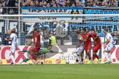 3. Liga; MSV Duisburg - FC Ingolstadt 04; Tor Jubel Treffer 2:1 durch Hahn Alexander (42 MSV)  Torwart Markus Ponath (1, FCI) muss nach hinten greifen, Marcel Costly (22, FCI) Simon Lorenz (32, FCI) Jonas Scholz (15, FCI)