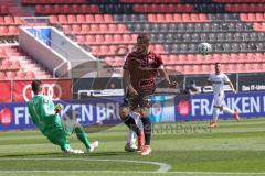 3. Liga - FC Ingolstadt 04 - FSV Zwickau - Stefan Kutschke (30, FCI) kommt zu spät, Torwart Brinkies Johannes (1 Zwickau)