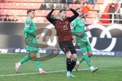 3. Liga; FC Ingolstadt 04 - 
SV Sandhausen; Jannik Mause (7, FCI) ärgert sich Torchance verpasst Göttlicher Felix (21 SVS)