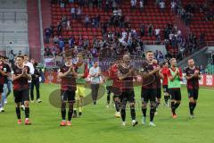 DFB Pokal; FC Ingolstadt 04 - Erzgebirge Aue; Jubel Sieg 2:1, die Schanzer bedanken sich bei den Fans, Dennis Eckert Ayensa (7, FCI) Thomas Keller (27, FCI) Nico Antonitsch (5, FCI) Stefan Kutschke (30, FCI) Torwart Fabijan Buntic (24, FCI) Rico Preißinge