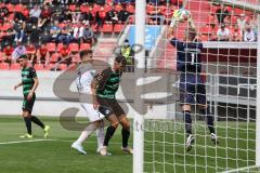 Dennis Eckert Ayensa (7, FCI) kommt zu spät, Torwart Funk Marius (1 Fürth) hält; FC Ingolstadt 04 - SpVgg Greuther Fürth; 2.BL; Testspiel