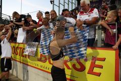 3.Liga - Saison 2022/2023 - VFL Osnabrück - FC Ingolstadt 04 - Das Spiel ist aus - Jubel - Die Mannschaft feiert mit den fans - Tobias Schröck (Nr.21 - FCI) -  - Foto: Meyer Jürgen