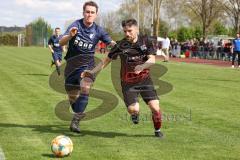 Kreisklasse - Saison 2022/2023 - TSV Etting - SV Stammham - Finn Kocks blau Etting - Tobias Wagner rot Stammham - Foto: Meyer Jürgen