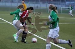 FC 04 Damen - SpVgg Greuther Fürth Renate Pieldner blockt den Ball ab Foto: Juergen Meyer