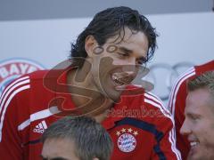 Audi - Fahrzeugübergabe an den FC Bayern - Saison 2009/2010 - Scherzte mit allen, Luca Toni