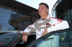 FC Bayern holt die Fahrzeuge bei Audi ab - Louis van Gaal