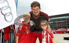 FC Bayern - Fahrzeugübergabe Audi - Saison 2011-2012 - Mario Gomez