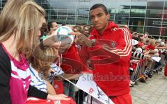 FC Bayern - Fahrzeugübergabe Audi - Saison 2011-2012 - Luiz Gustavo