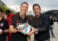 FC Bayern - Fahrzeugübergabe Audi - Saison 2011-2012 - FC Bayern - Fahrzeugübergabe Audi - Saison 2011-2012 - Bastian Schweinsteiger