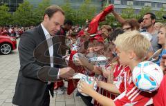 FC Bayern - Fahrzeugübergabe Audi - Saison 2011-2012 - Christian Nerlinger