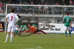 Landesliga SüdOst Fußball - FC Gerolfing - FC Ergolding - Der 1:2 Führungstreffer durch Schöttl Michael #8 weiss Ergolding durch Elmeter - Egger Andreas Torwart Gerolfing - Foto: Jürgen Meyer