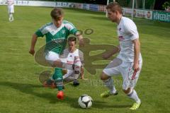 Landesliga SüdOst Fußball - FC Gerolfing - FC Ergolding - Graßl Sebastian #8 grün Gerolfing - Sigl Thomas #5 weiss Ergolding - Eschlberger Stepahn #3 weiss Ergolding - Foto: Jürgen Meyer