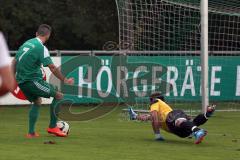 Landesliga Südost - FC Gerolfing - Türkgücü-Ataspor München 3:3 - links Philipp Hallmen versucht an Torwart Zeynel Anil vorbeizukommen, dieser kann den Ball nicht halten und der nachfolgende Andrej Kubicek (7) trifft zum 1:0 Tor Jubel