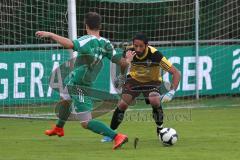 Landesliga Südost - FC Gerolfing - Türkgücü-Ataspor München 3:3 - links Philipp Hallmen versucht an Torwart Zeynel Anil vorbeizukommen, dieser kann den Ball nicht halten und der nachfolgende Andrej Kubicek (7) trifft zum 1:0 Tor Jubel