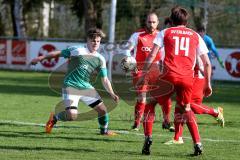 Landesliga Südost - FC Gerolfing - SV Erlbach - Graßl Sebastian #8 grün Gerolfing - Bonimeier Harald rot Erlbach - Kuhn Lukas rot Erlbach - Foto: Jürgen Meyer