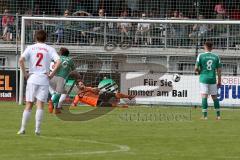 Landesliga SüdOst Fußball - FC Gerolfing - FC Ergolding - Der 1:2 Führungstreffer durch Schöttl Michael #8 weiss Ergolding durch Elmeter - Egger Andreas Torwart Gerolfing - Foto: Jürgen Meyer