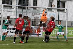 Landesliga - FC Gerolfing - ASV Dachau - Ernhofer Marco ( Torwart Gerolfing) - Betz Dominik (#9 Dachau) - Foto: Jürgen Meyer