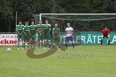 Landesliga 2015/16 - FC Gerolfing - SC Kircheim -  Freistoß für Kirchheim - Medem Lars Torwart Gerolfing - Keskik Onur links in der Mauer - 2.vr Graßl Sebastian,ganz rechtsSuszko Mariusz  - Foto: Jürgen Meyer