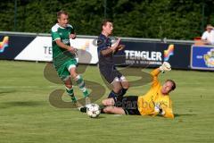 Landesliga Süd-Ost - FC Gerolfing - SV Manching - Ihring Florian #15 grün FC Gerolfing mit der Chance zum 1:0 Führungstreffer - Geisler Thomas Torwart SV Manching - Frank Thomas #2 blau SV Manching - Foto: Jürgen Meyer