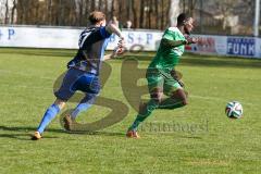 Landesliga 2015/16 - FC Gerolfing - SV Planegg - Krailing - Adrian Robinson grün Gerolfing - Tobias Schöglmann blau Planegg - Foto: Jürgen Meyer