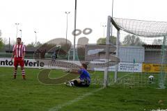 FC Gerolfing II - TSV Kösching II - Torschuss zum 1:0 durch Redl Christian (Gerolfing nicht im Bild) - Mayer Andreas (Torwart Kösching) - Foto: Jürgen Meyer