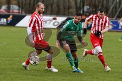 Kreisliga - FC Gerolfing II - FC Hepberg - Stanek Martin #2 rot Hepberg links - Yarar Murat #10 grün Gerolfing - Stengler Waldemar #6 rot Hepberg - Foto: Jürgen Meyer