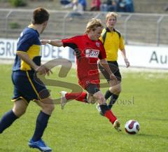 FC Ingolstadt II : FC Pipinsried - Thomas Weingartner mit einem Gewltschuss aufs Tor. Knapp vorbei