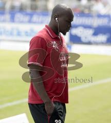 FSV Frankfurt - FC Ingolstadt 04 - 24.03.08 - vor dem Spiel mit dem Walkman ablenken - Ali Gerba