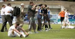 FSV Frankfurt - FC Ingolstadt 04 - 24.03.08 - Das Spiel ist aus. Der FC hat 3:1 verloren. die Fotografen interessieren sich nur für die Frankfurter. Andreas Buchner kann es nicht fassen