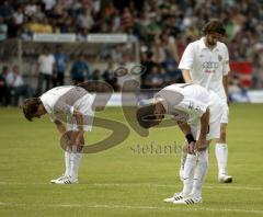 FC Ingolstadt 04 - FSV Frankfurt - 24.05.2008 - Buchner und Jungwirth ziehen sich die Stutzen hoch