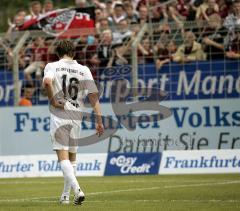 FSV Frankfurt - FC Ingolstadt 04 - 24.03.08 - Andreas Buchner geht nach dem Spiel kopfhängend zu den FC Fans