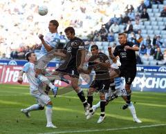 1860 - FC Ingolstadt 04 - Eckball, Markus Karl verpasst den Ball, hinter ihm Ersin Demir und Sören Dressler