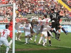 2.Bundesliga - FC Ingolstadt 04 - FC Augsburg - Michael Wenczel köpft an die Latte