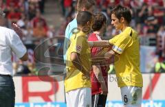 2.Bundesliga - FC Ingolstadt 04 - 1.FC Nürnberg - Stefan Leitl bindet Ersin Demir die kapitätsbinde rum