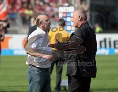 2.BL - FC Ingolstadt 04 - 1.FC Nürnberg - Nach der Niederlage Gespräch zwischen Trainer Horst Köppel und Peter Jackwerth