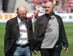 2.Bundesliga - FC Ingolstadt 04 - 1.FC Nürnberg - links Trainer Horst Köppel und rechts Peter Jackwerth gehen übers Spielfeld