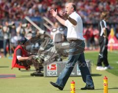 2.Bundesliga - FC Ingolstadt 04 - 1.FC Nürnberg - Trainer Horst Köppel am Spielrand regt sich auf