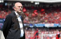 2.Bundesliga - FC Ingolstadt 04 - 1.FC Nürnberg - Trainer Horst Köppel am Spielfeld, im Hintergrund die Club Fans