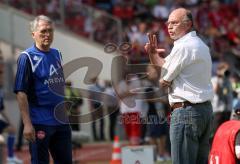 2.Bundesliga - FC Ingolstadt 04 - 1.FC Nürnberg - Trainer Horst Köppel signalisiert 3 Minuten noch