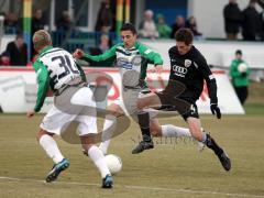 2.Bundesliga - FC Ingolstadt 04 - SpVgg Greuther Fürth - Der eingwechselte Matthias Schwarz hier im Zweikampf mit links Christian Rahn