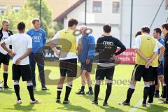 FC Ingolstadt 04 - Training - Ansprache Trainer Horst Köppel, links Brano Arsenovic und rechts Michael Wiesinger