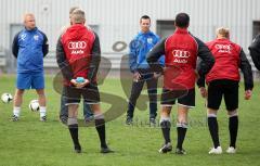 2.Bundesliga - FC Ingolstadt 04 - Training mit Interimstrainer - Die Trainer Heiko Vogel und Michael Wiesinger vor der Mannschaft