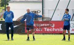 FC Ingolstadt 04 - Training - Trainer am Spielrand rechts Brano Arsenovic, Horst Köppel und rechts Michael Wiesinger