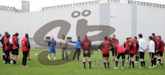 2.Bundesliga - FC Ingolstadt 04 - Training mit Interimstrainer - Die Trainer Heiko Vogel und Michael Wiesinger vor der Mannschaft