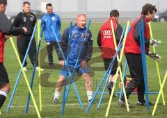 2.Bundesliga - FC Ingolstadt 04 - Training mit Interimstrainer - Trainer Heiko Vogel und links hinten Trainer Michael Wiesinger, ganz links Betreuer Benjamin Sommer