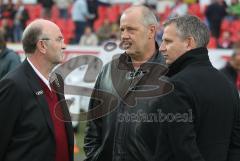 2.Bundesliga - FC Ingolstadt 04 - FC St.Pauli - Gespräch vor dem Spiel, Trainer Horst Köppel, Peter Jackwerth und Harald Gärtner