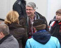 2.BL - FC Ingolstadt 04 -  1860 München - Rupert Stadler begrüßt die Ehefrau des Ministerpräsidenten Karin Seehofer