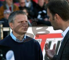 FC Ingolstadt - Hansa Rostock - Harald Gärtner im Gespräch mit dem Sicherheitschef